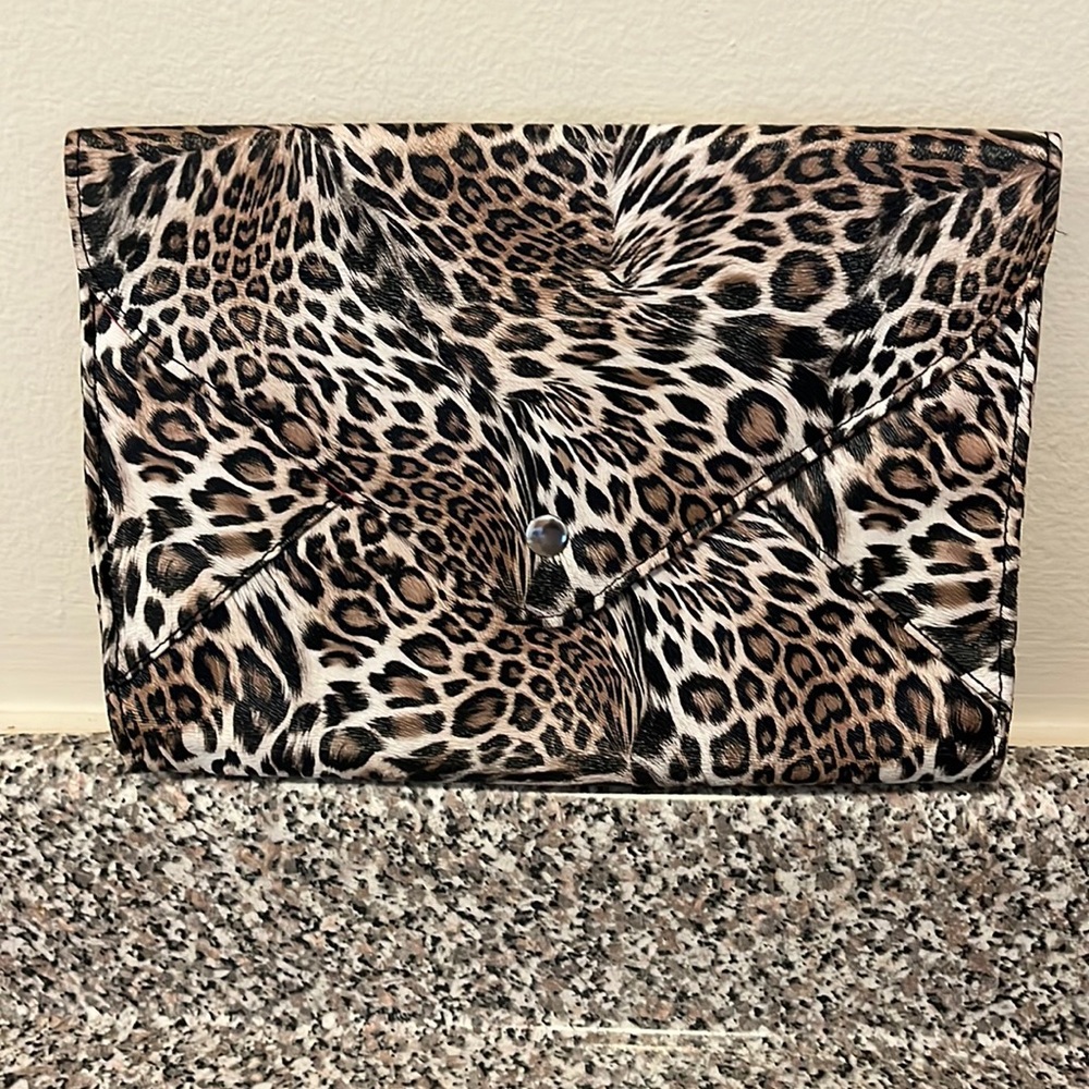 Leopard print clutch with pink interior...brand:unknown